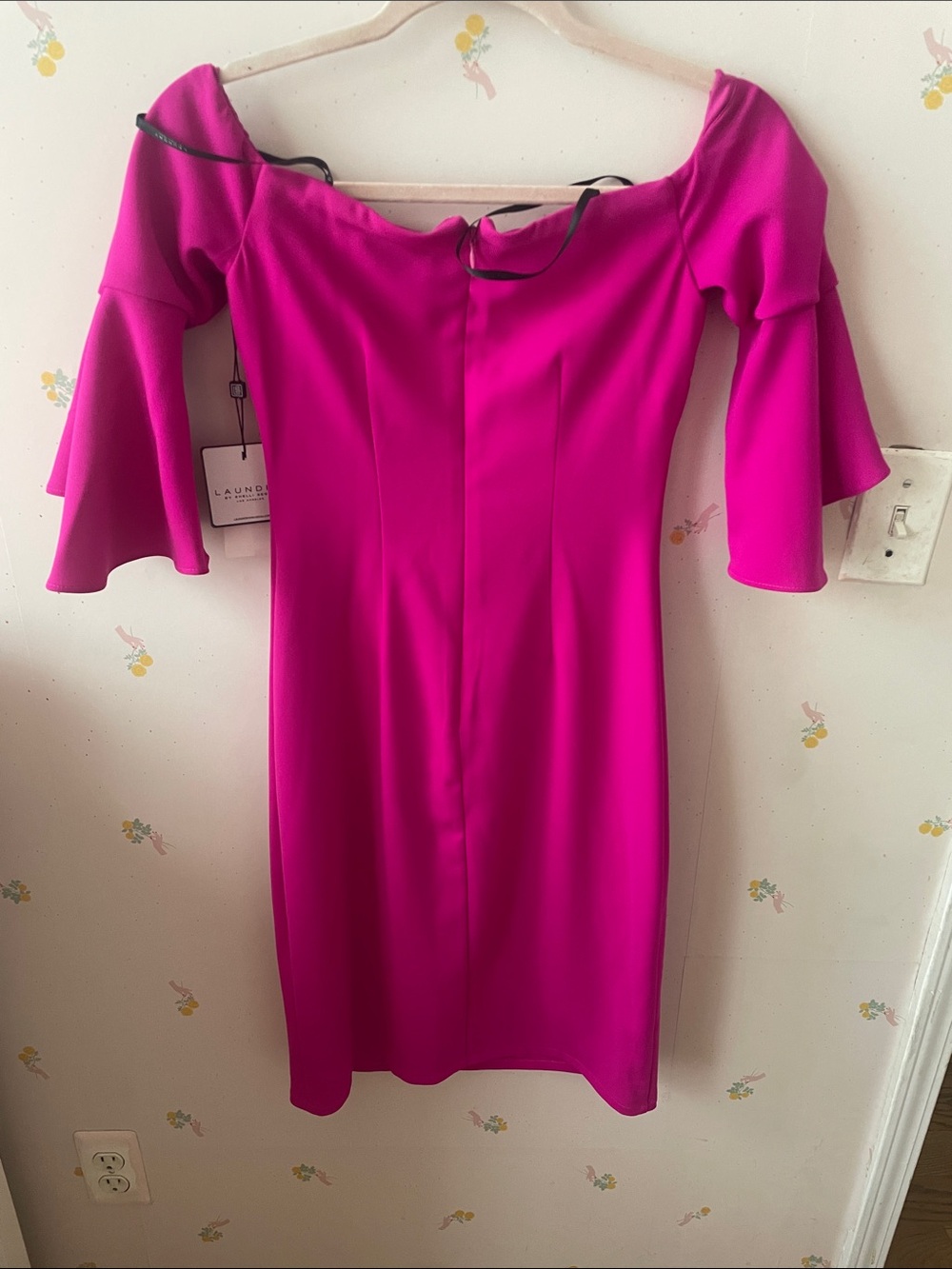 Laundry By Shelli Segal Fuchsia Off-Shoulder Bell Sleeve Dress - Picture 2 of 2